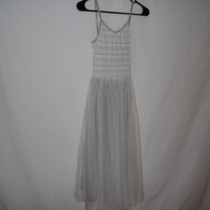 BRAND NEW KOHLS GIRLS LONG GREY AND WHITE DRESS